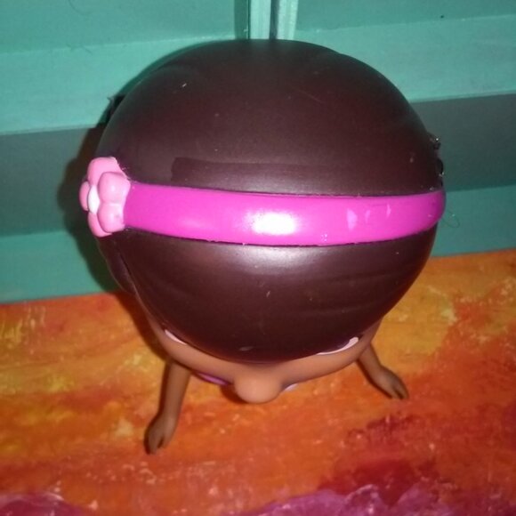 Doc Mcstuffins Doll in purple & pink  scrubs with a mini doc - Picture 8 of 8